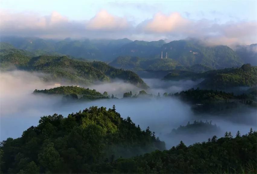 刚刚最美铁路黔张常正式开通穿越湖南多个世界级美景