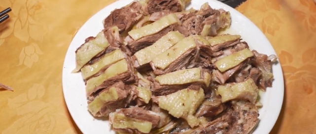 广州这一家店非常不错招牌硫磺鸭瓦缸鸡也挺出名的