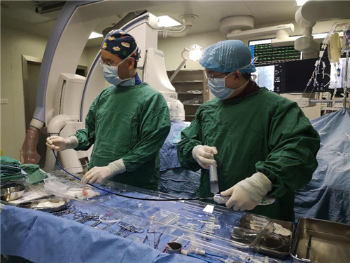 四川大学华西医院心脏内科完成四川首例无导线起搏器临床植入