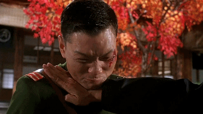 的一次,黄飞鸿,方世玉等人哪里见过这样的场面,被打倒在地上吐血抽搐