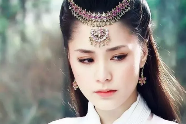 电视上最吸睛的额饰美人:杨幂唐嫣没啥,她才是神仙颜值!