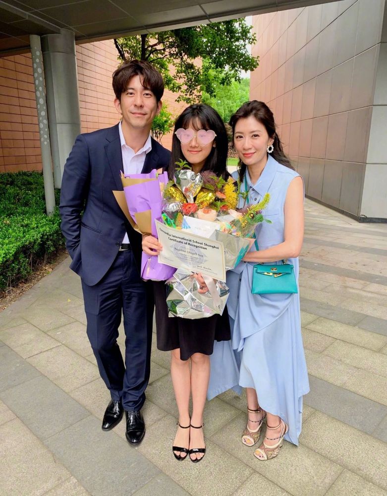 梧桐妹飞台湾过圣诞波妞颜值碾压咘咘修允菲像极修杰楷