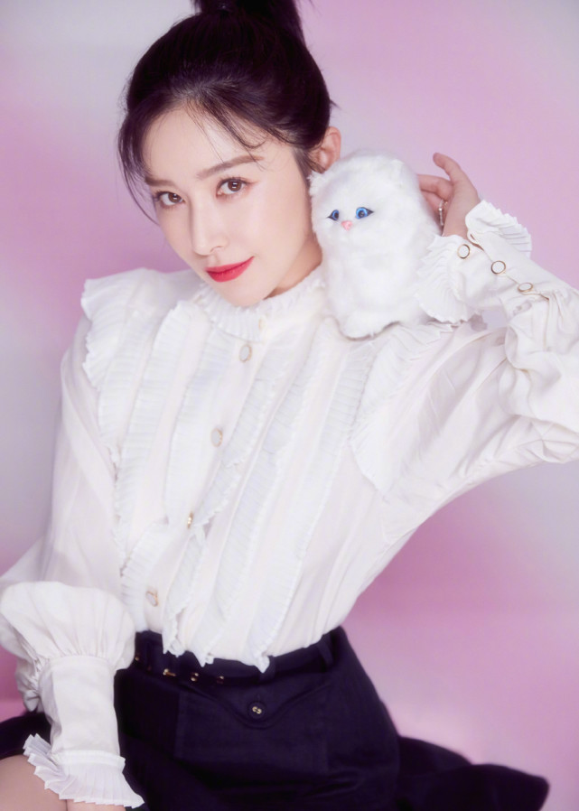 阚清子接回长发变初恋了,梳双马尾还戴俩蝴蝶结,美成少女