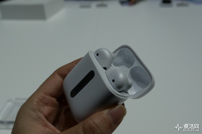 两款双模5g手机同台竞演opporeno3系列5g最轻薄