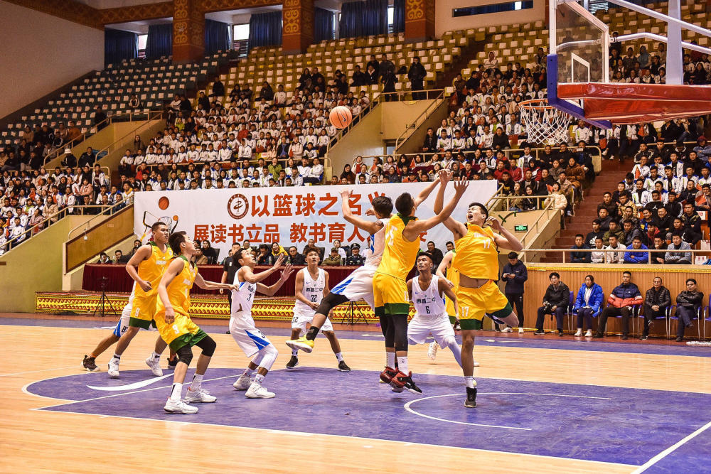 球员数据西昌二中吕克古31分11篮板2助攻2抢断,刘鹏9分3篮板2助攻4