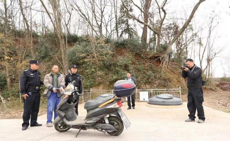 老人遇车祸被埋尸