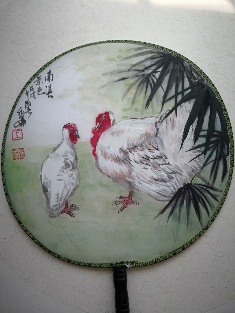 瓷藝術,均有大量獨創作品,先生的團扇作品,清新,優雅,曼妙,多彩多姿