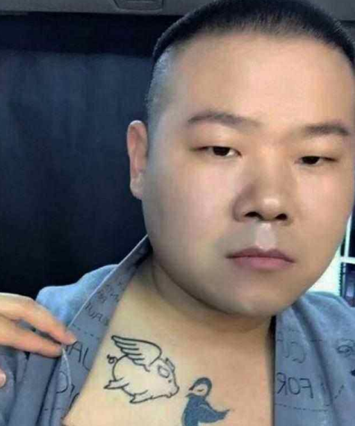 德云社究竟是个什么地方?纹身一个比一个霸气,看到小岳岳的笑哭