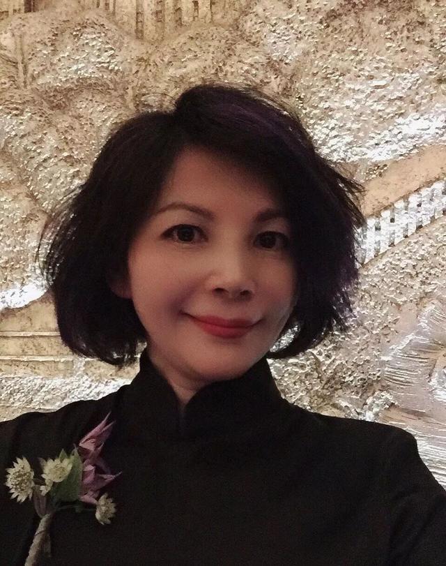 嫁给金星时她风华正茂,离婚时金星已是女儿身,今两人夫妻变闺蜜