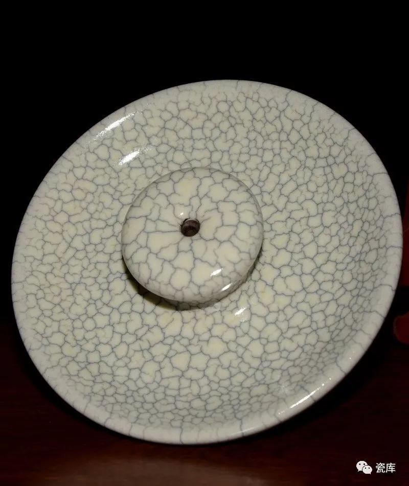 刘小东传世哥窑之墨纹梅花作品欣赏