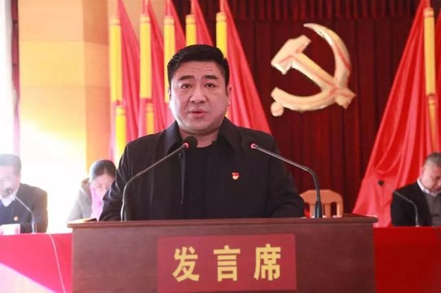 据当地媒体披露,张宸父亲张云秋曾任青云社区党委书记,2010年去世后