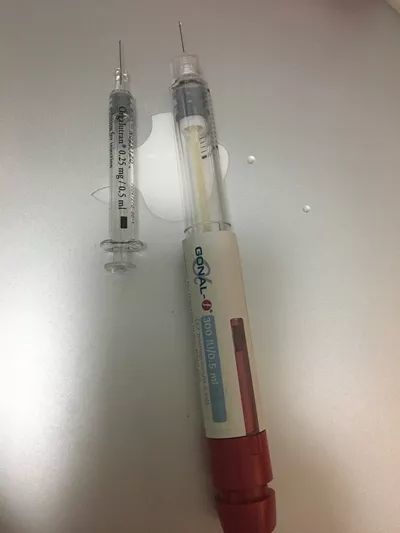 林晴给自己注射的促排卵针.受访者供图