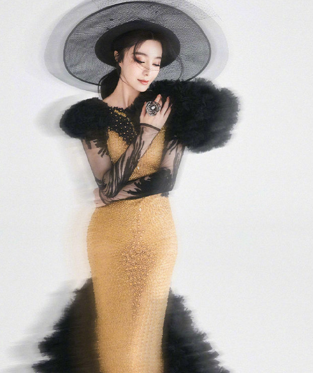 范冰冰在越南成功复出,拍摄芭莎开年封面大片,这也太惊艳了