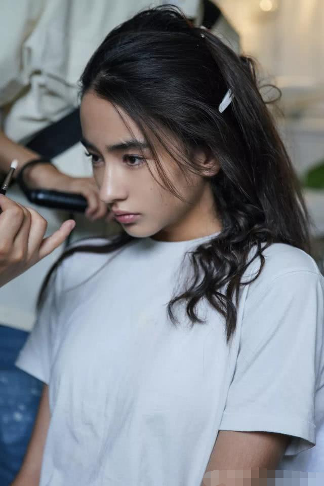 与甄子丹拍《叶问4》成功抢镜,16岁李宛妲原来是中德混血儿