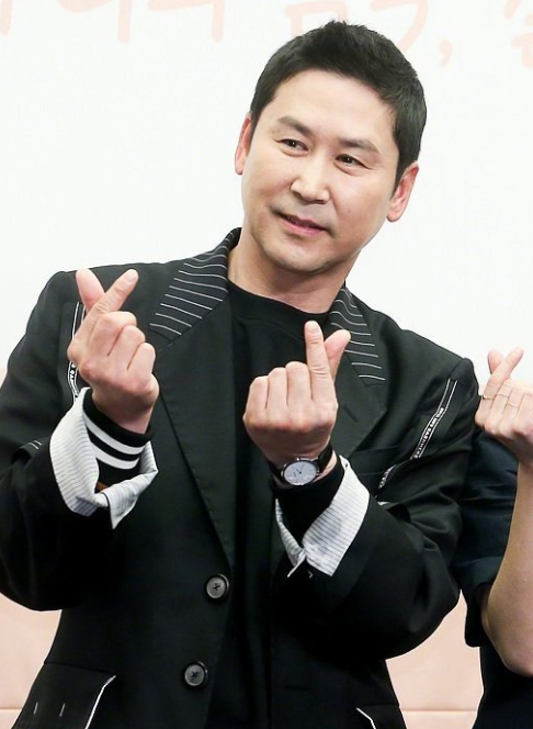 而刘在石身边有曹世镐,姜虎东身边就有李寿根.