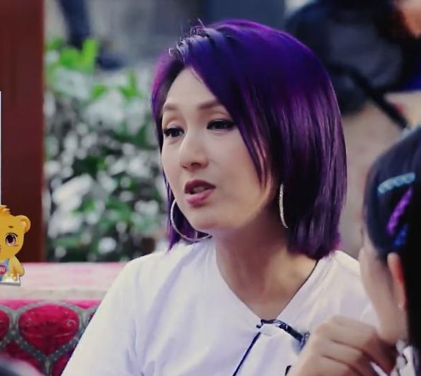 当中我们看到30多岁的霍思燕还是40多岁的杨千嬅,她们的皮肤也是非常