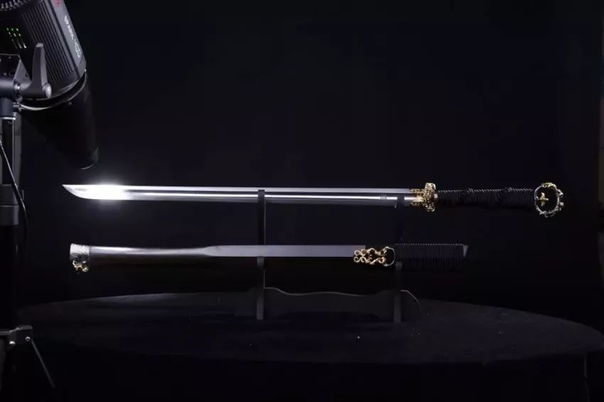 刀剑|对于刀剑来说，剑身的血槽究竟起到什么作用？