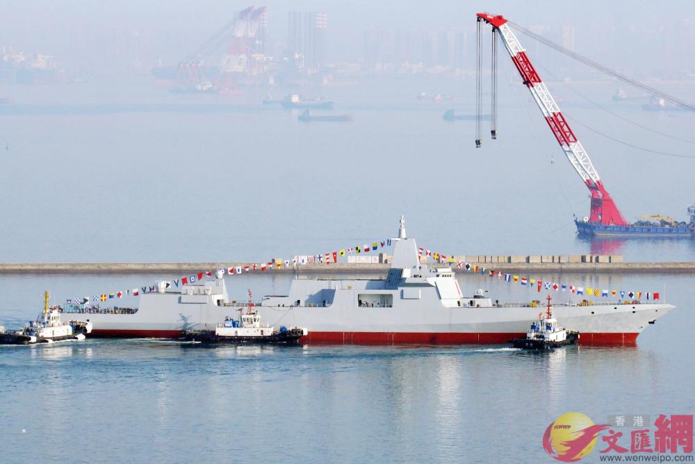 055052d大连船厂再次同日下水2艘驱逐舰
