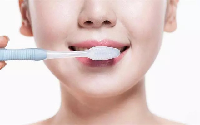 常刷牙,勤漱口都没能解决口臭问题?你是不是忽略了这一点?