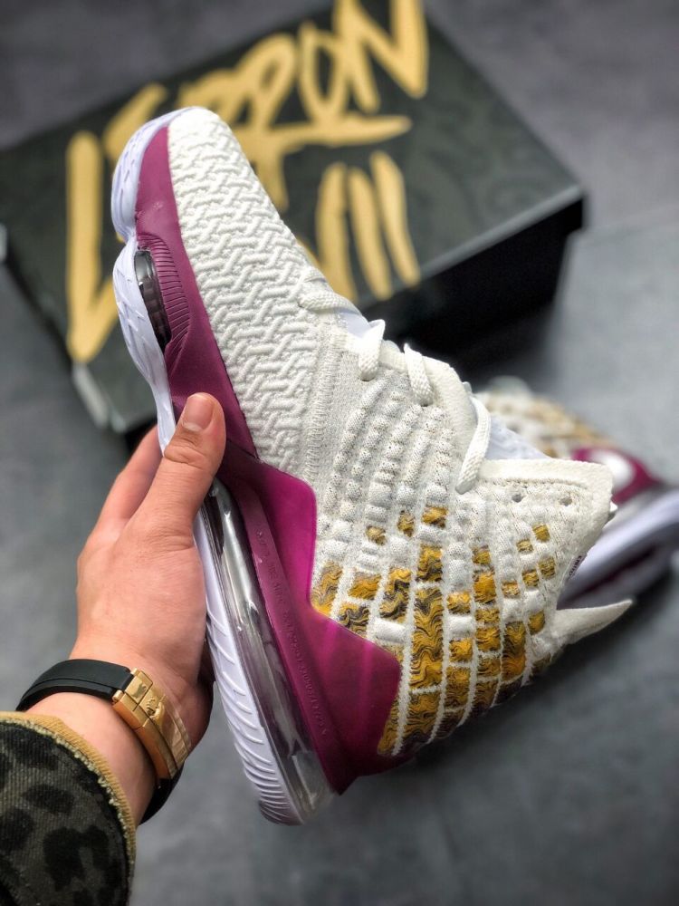 颜值不够性能来凑,上脚效果真香!詹姆斯lebron 17代开箱测评