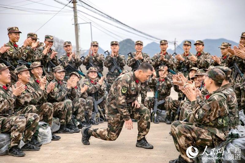 广西桂林新兵野营拉练精彩纷呈