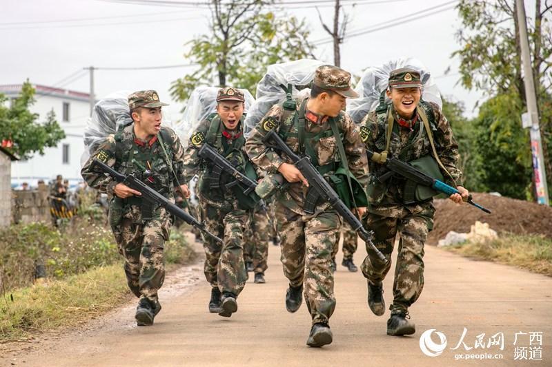 广西桂林新兵野营拉练精彩纷呈