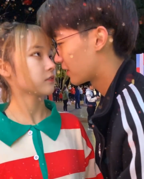 陈三官宣新女友后谁注意到了陈雪凝的反应文案让人莫名心酸