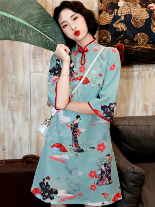 改良版少女风印花旗袍,尽显可爱俏皮