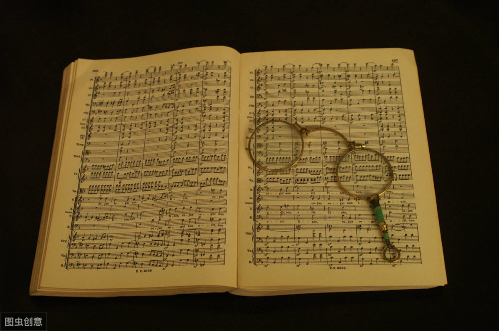 从这时到今后的30年左右,沈心工,李叔同,曾志忞等音乐工作者创作了