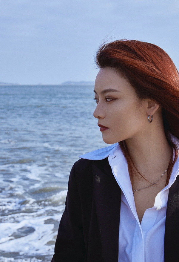 有种"整容"叫《唐人街探案》女黑客,生活照晒出后:恋爱的感觉