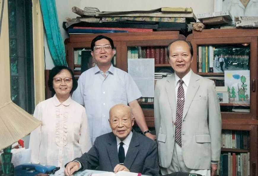 有人说山东大学,因为之前有过潘承洞,彭实戈等大师及其创立的学派;有