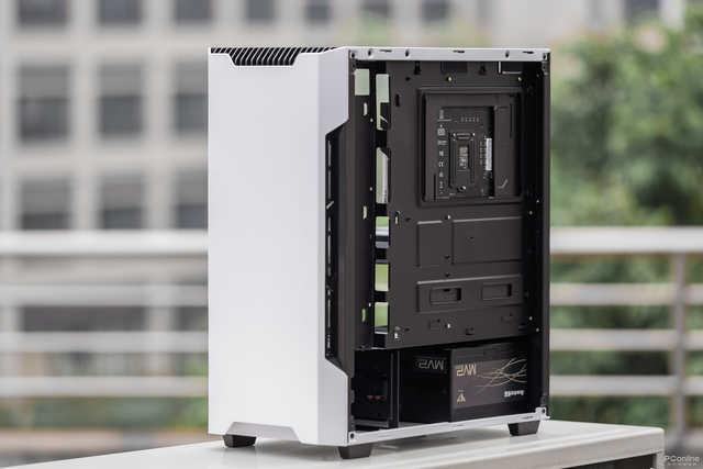 amd锐龙r33300x装机性能不虚i59400f畅玩主流游戏