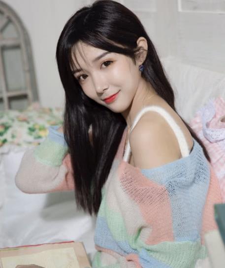 艾比早期素颜照曝光,当看清正脸后,网友:对不起鹿晗,我变心了