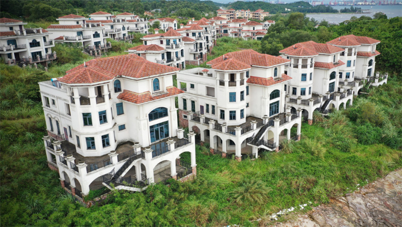 我国豪华版"鬼城":上百栋海景别墅10年没人住,最贵一栋6000万