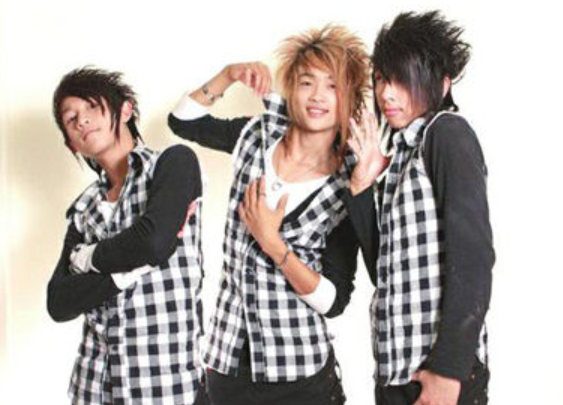 当初在越南出道的洗剪吹组合如今怎么样了看到近照帅得认不出