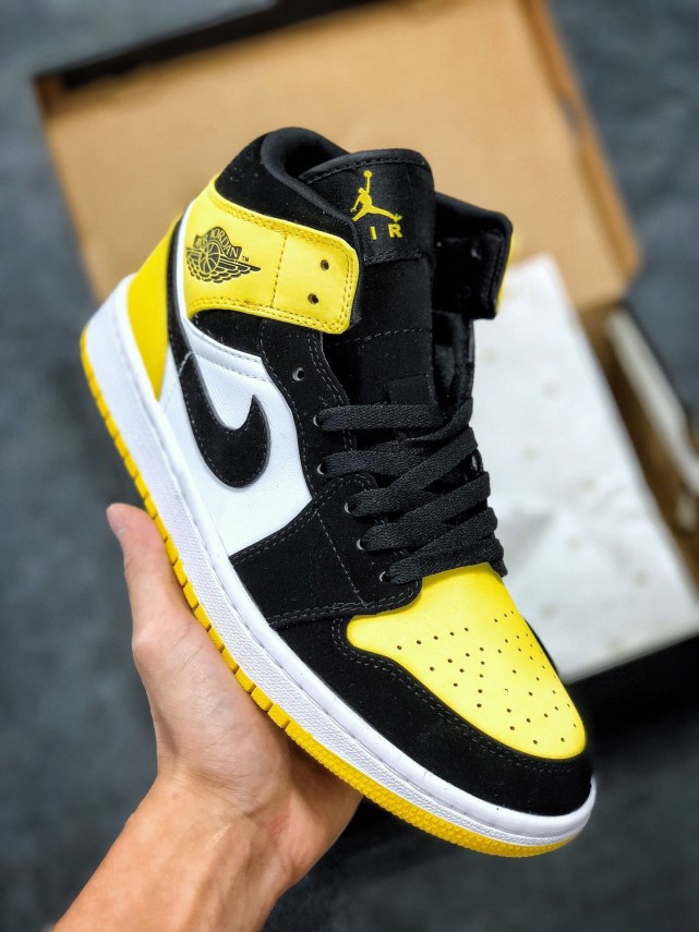 讨喜皮卡丘配色aj1黑黄脚趾中帮mid开箱测评