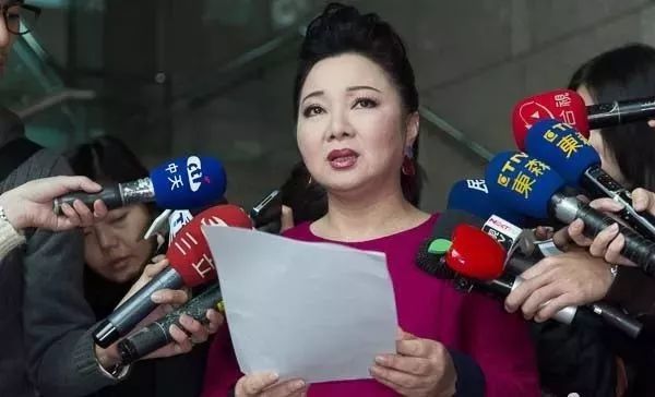 下去,要以另一种形式,让女儿活着,所以她成立了"白晓燕文教基金会"