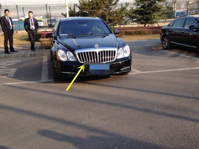 王健林的座驾,除了迈巴赫57s,这辆20多年的老车更有味道