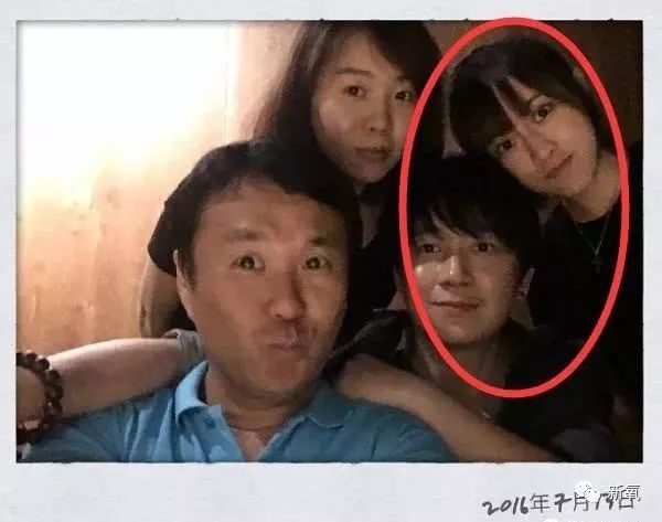 9月份潘粤明被拍到与张默前女友樊蕊一同现身机场,当时媒体都还在猜测