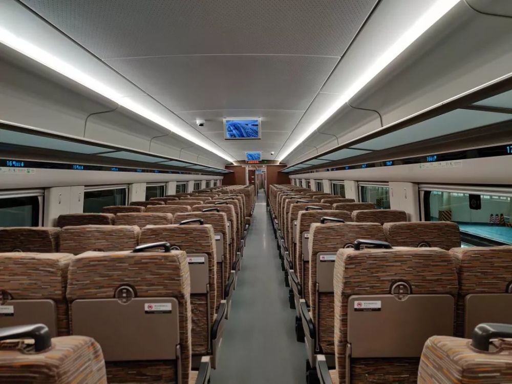 首列深茂铁路新crh6a型动车组完成交接车厢内部曝光