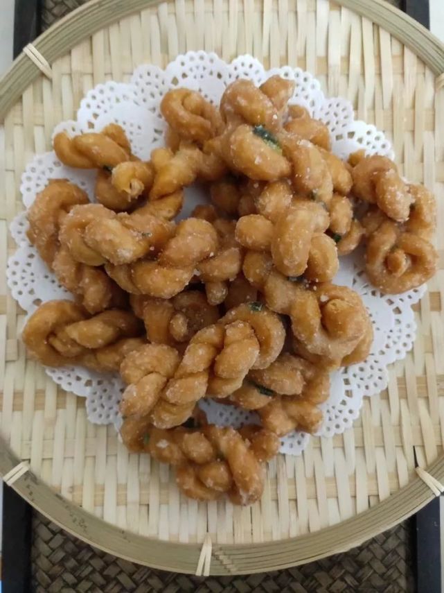 在惠安民间,也有人根据其形状称之为"草索条",是茶余饭后很解馋的小吃
