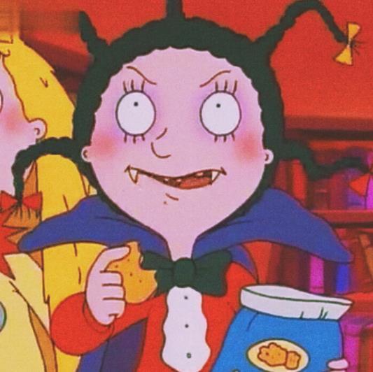 爱搞恶作剧的小鬼,她也是一个案件调查员,而且还养了一直怪猫叫做阿方