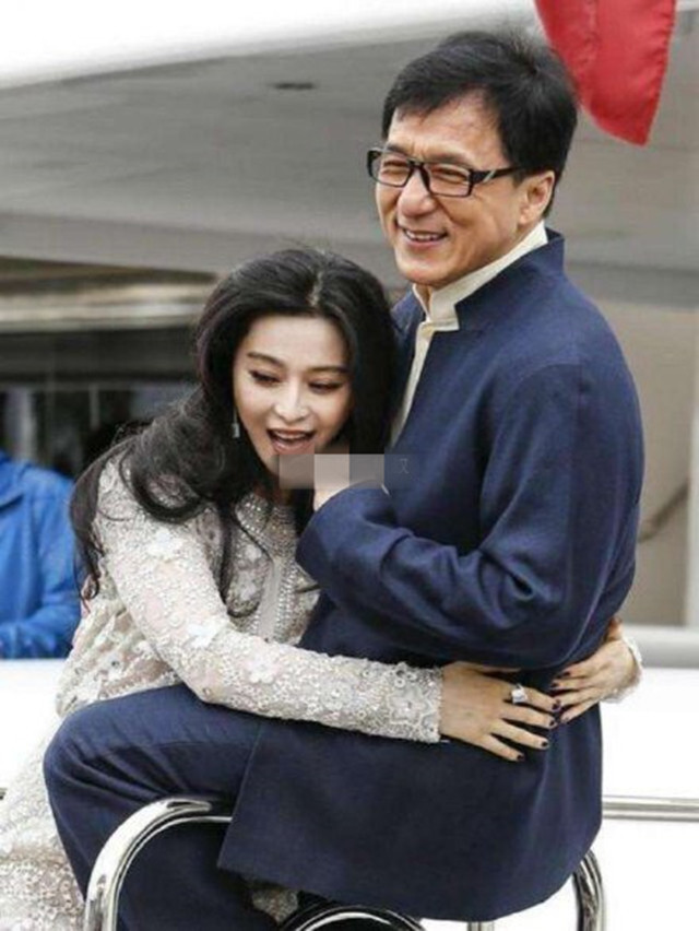网曝成龙晒与范冰冰亲密合影表达思念粉丝发声辟谣
