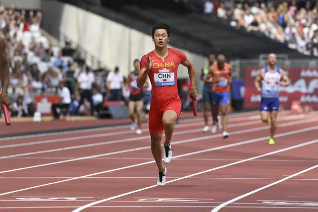 备战奥运不放假大满贯马龙光膀子跑步飞人谢震业露胸肌举哑铃