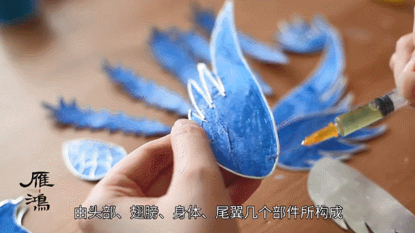 2毛钱的易拉罐,随手一剪,身价翻上万倍,网友弹幕轰炸:神仙下凡啊!