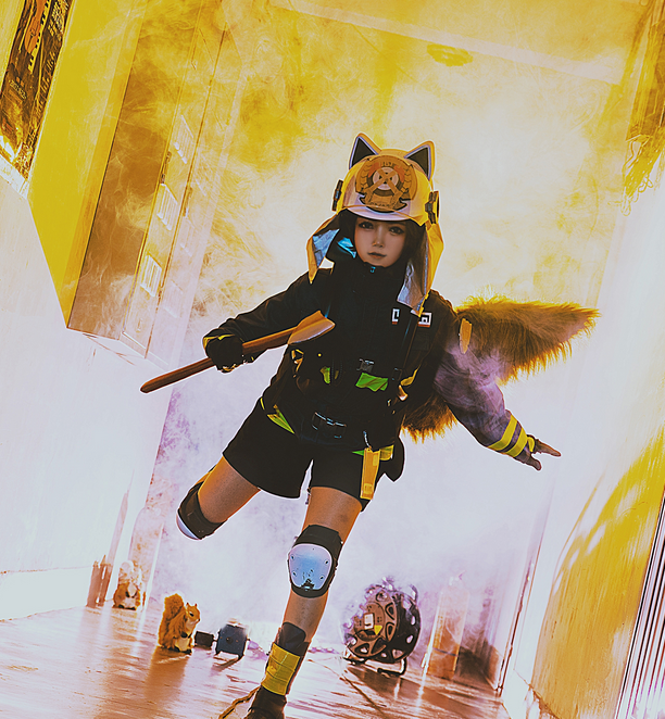 阿消《明日方舟》cosplay,龙门消防局消防员