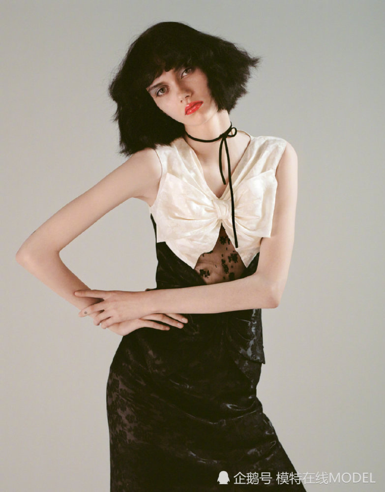 俄罗斯模特 sofia steinberg演绎黑色短发的厌世少女颜_腾讯新闻