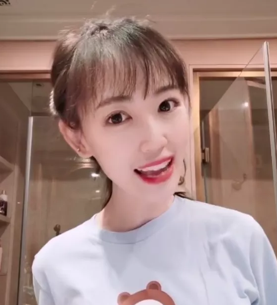 马蓉宣布出道,如今形象大变,直言离开错的才能对的相逢!