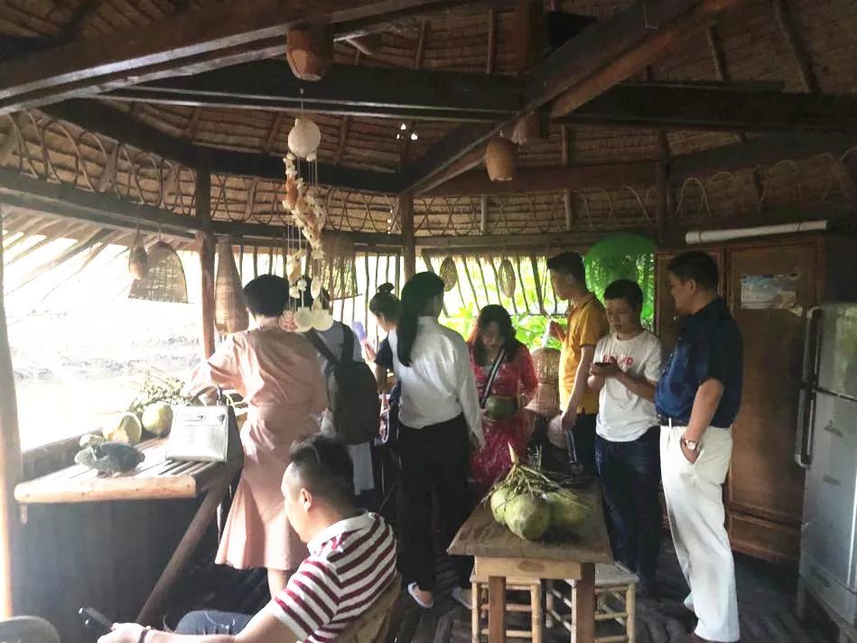第十五届世界华人行销大会与会嘉宾一行参观考
