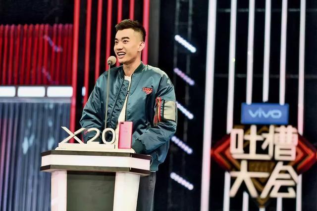 庞博是笑果第一期线下训练营冠军,此前的身份是程序员
